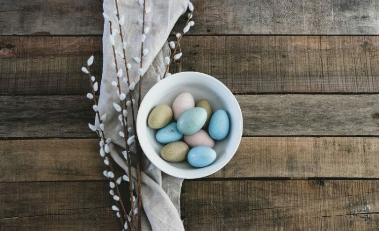 Making Natural Easter Egg Dyes in a Variety of Colors